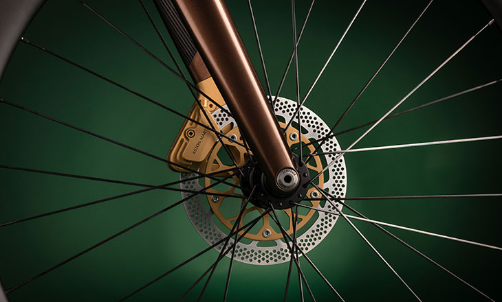 أستون مارتن تكشف عن دراجتها الهوائية الفريدة